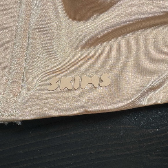 SKIMS Wireless Form T-Shirt Bra Size 36C - Picture 4 of 4